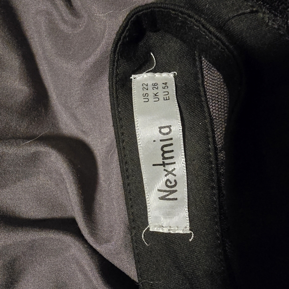 Elegant Black Lace Top - Picture 3 of 5